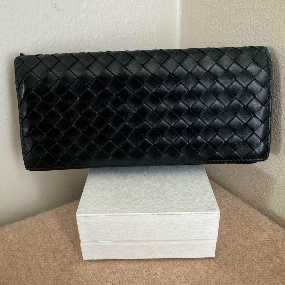 Bottega Veneta Intrecciato Leather Long Black Bifold Wallet - Unisex - Picture 4 of 13